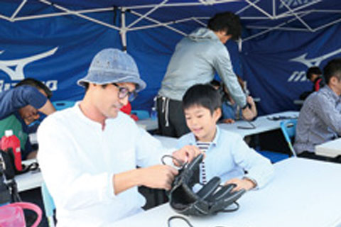 ミズノ・親子グラブ作り教室